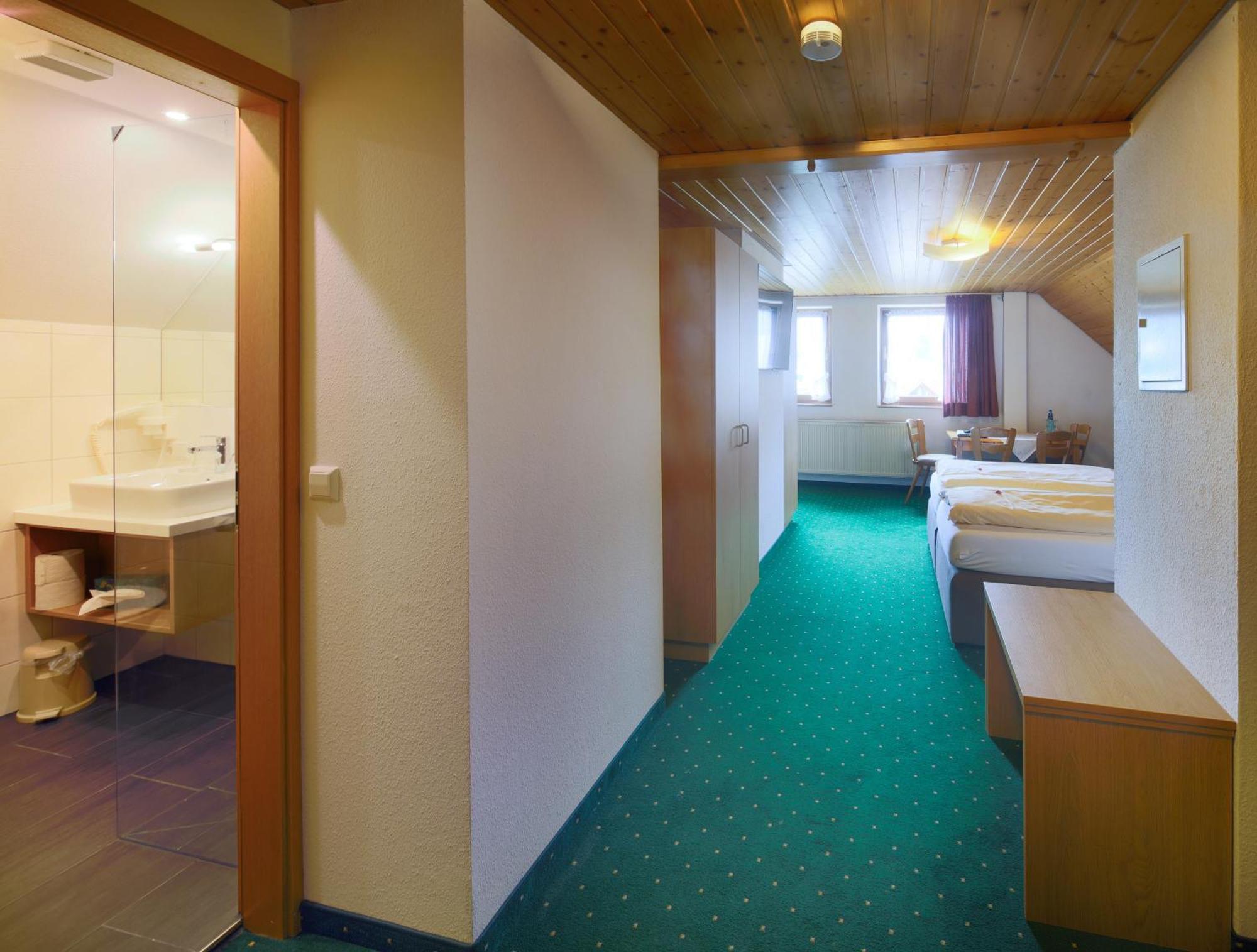 Hotel Restaurant Schwoerer Lenzkirch Zewnętrze zdjęcie